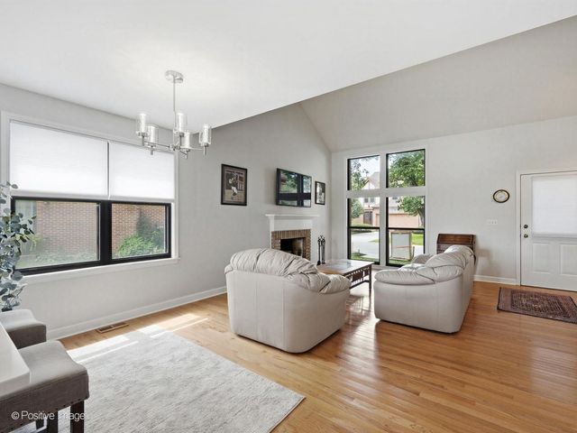 2821 Ashton Court, Westchester, IL 60154