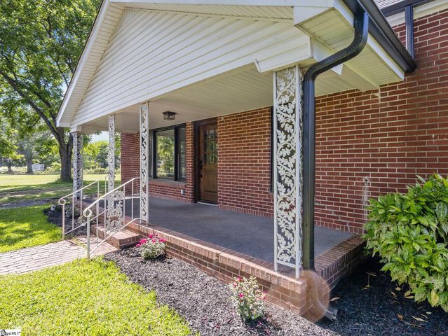 1125 Friendship Road, Seneca, SC 29678