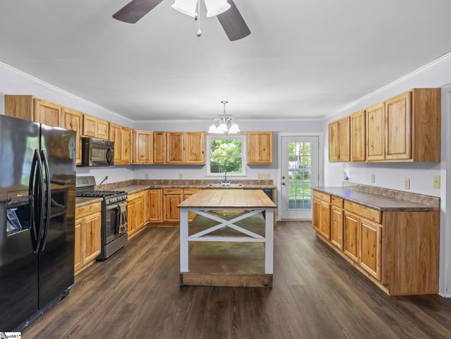 1125 Friendship Road, Seneca, SC 29678