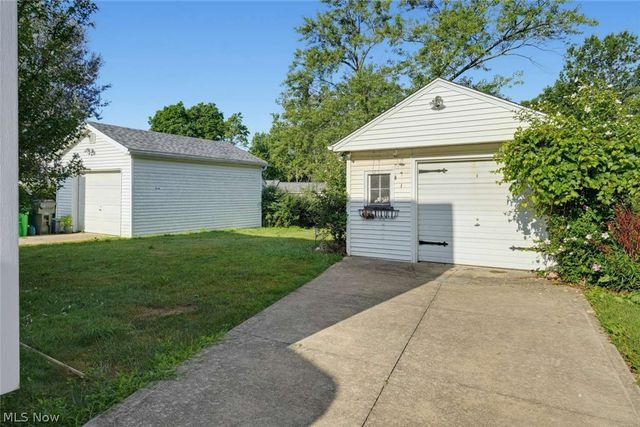 864 Lincoln Boulevard, Bedford, OH 44146