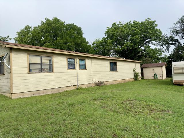 700 Highway 2247, Comanche, TX 76442