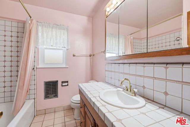 8001 Wentworth Street, Sunland, CA 91040