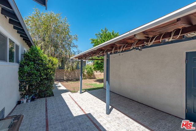 8001 Wentworth Street, Sunland, CA 91040