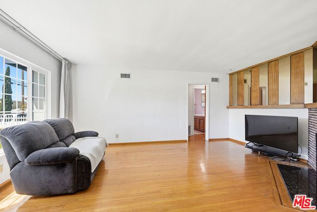 8001 Wentworth Street, Sunland, CA 91040