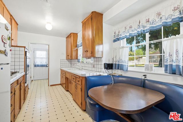 8001 Wentworth Street, Sunland, CA 91040