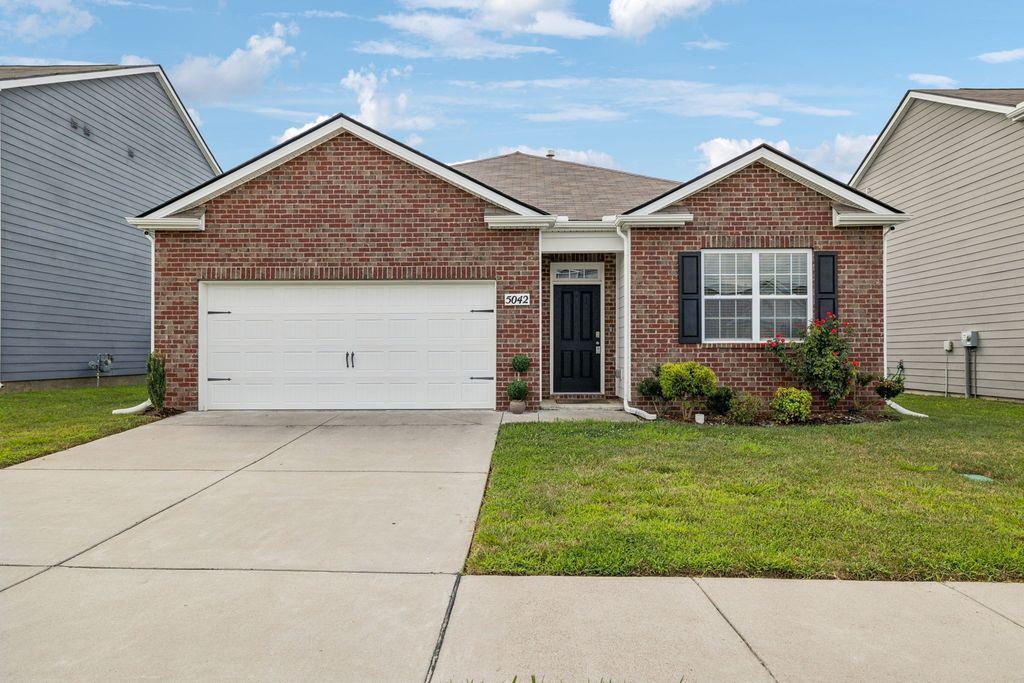 5042 Hunters Village Dr, Lebanon, TN 37087