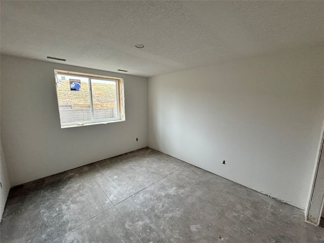 14212 Catalpa Drive, Urbandale, IA 50323