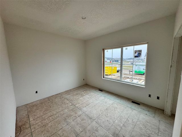 14212 Catalpa Drive, Urbandale, IA 50323