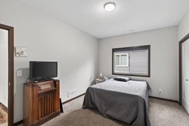 211 8th Avenue NE, Isanti, MN 55040