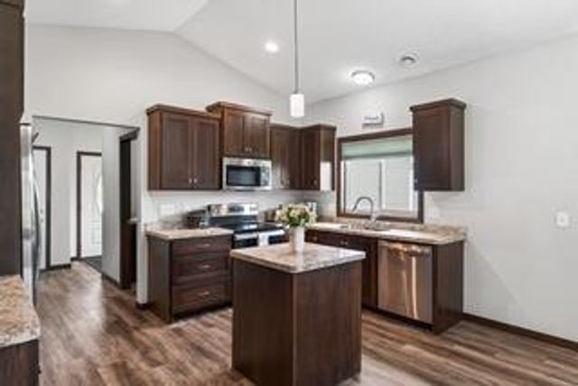 211 8th Avenue NE, Isanti, MN 55040
