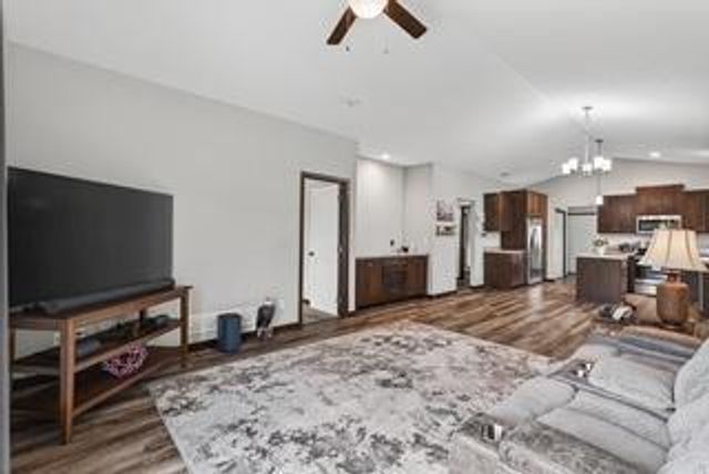 211 8th Avenue NE, Isanti, MN 55040