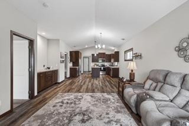 211 8th Avenue NE, Isanti, MN 55040