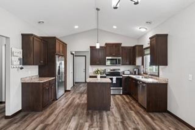 211 8th Avenue NE, Isanti, MN 55040