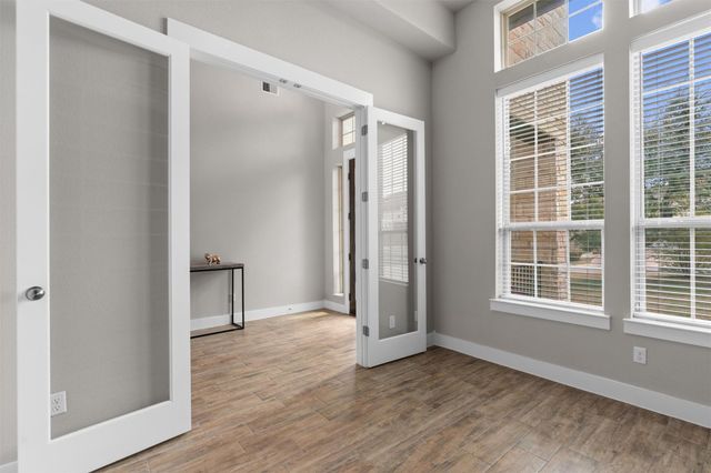 438 Brentwood DR, Austin, TX 78737