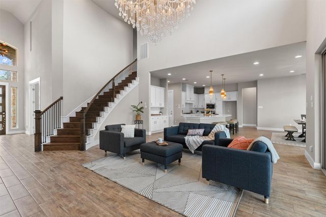 438 Brentwood DR, Austin, TX 78737