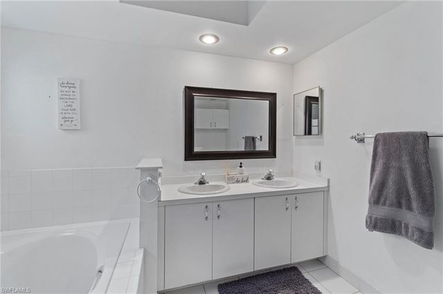 102 Tuscana CT # 901, Naples, FL 34119