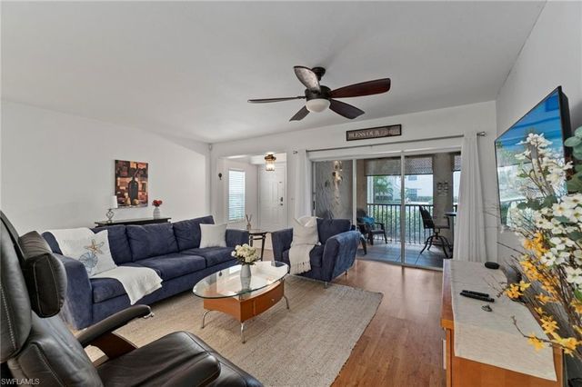 102 Tuscana CT # 901, Naples, FL 34119