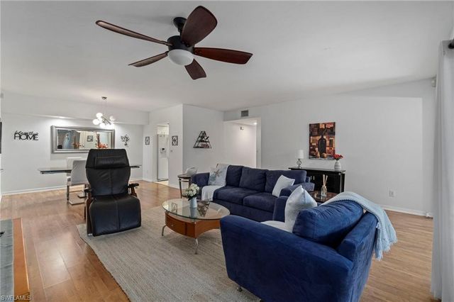 102 Tuscana CT # 901, Naples, FL 34119