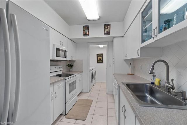 102 Tuscana CT # 901, Naples, FL 34119