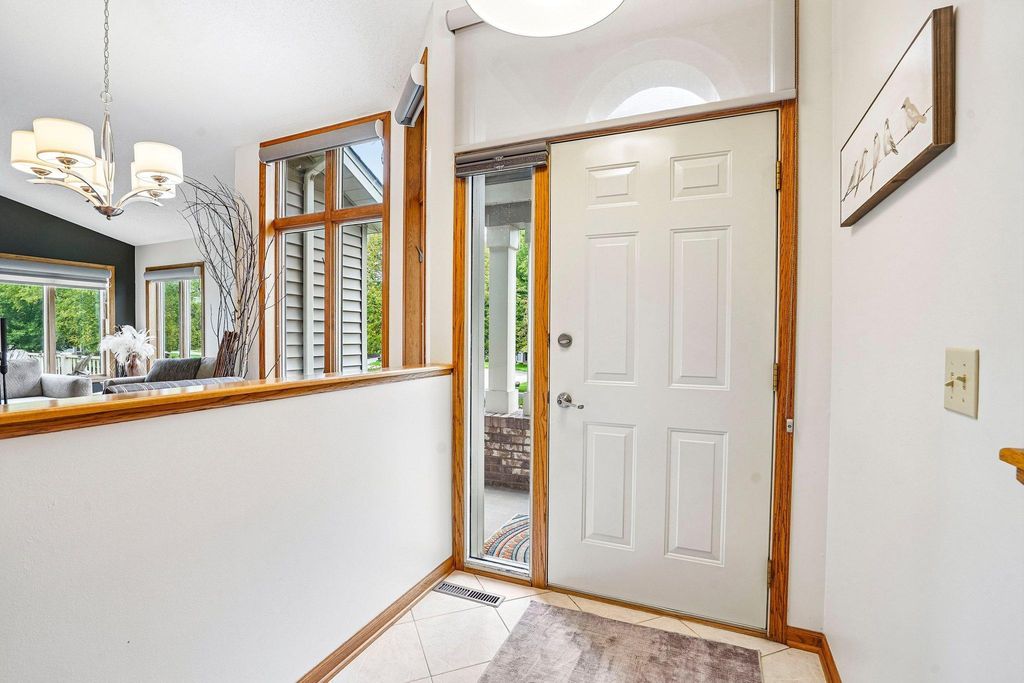 994 Stratford Lane W, Burnsville, MN 55337 — photo 5