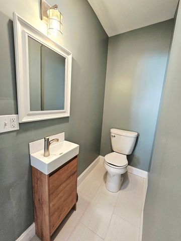 21-23 Arthur St 23, Methuen, MA 01844