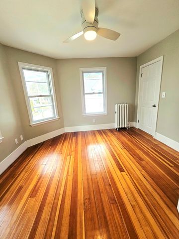 21-23 Arthur St 23, Methuen, MA 01844