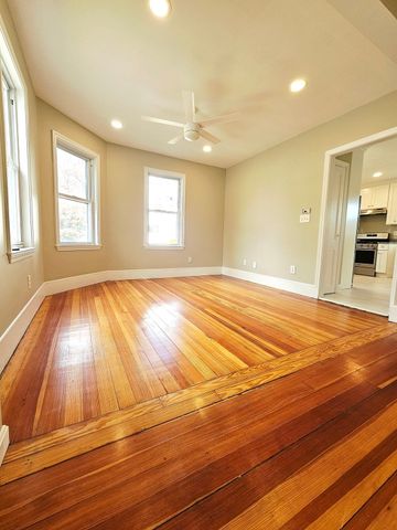 21-23 Arthur St 23, Methuen, MA 01844