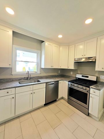21-23 Arthur St 23, Methuen, MA 01844