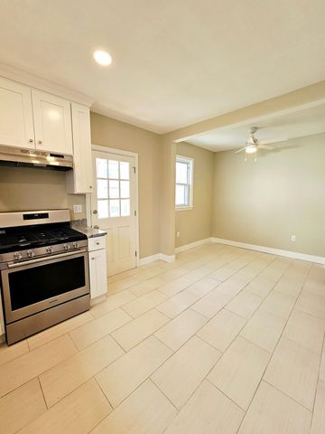 21-23 Arthur St 23, Methuen, MA 01844