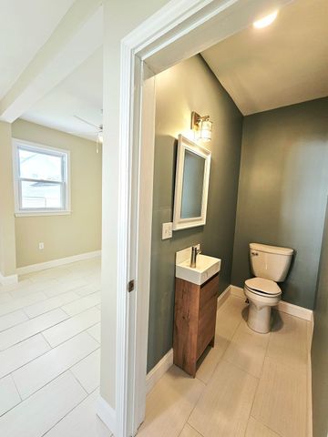 21-23 Arthur St 23, Methuen, MA 01844