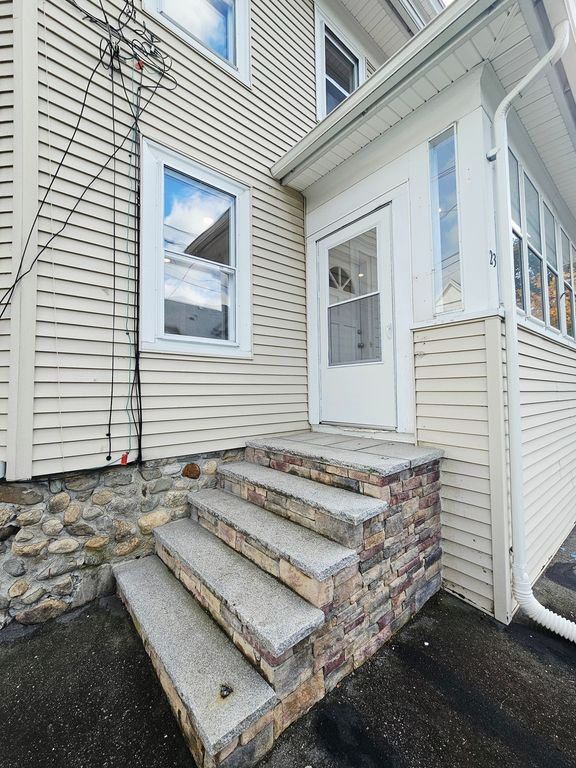 21-23 Arthur St 23, Methuen, MA 01844