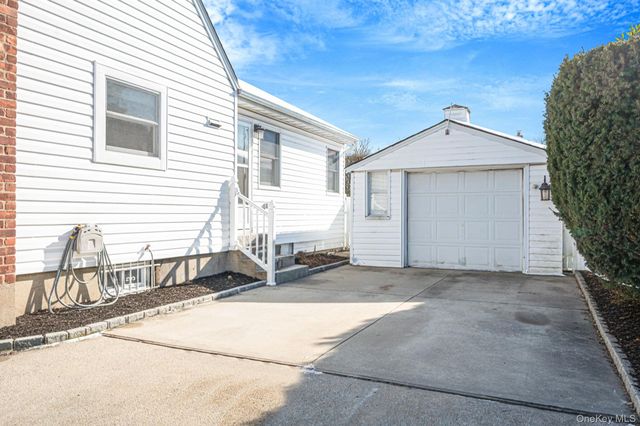 840 Jerusalem Avenue, Merrick, NY 11566