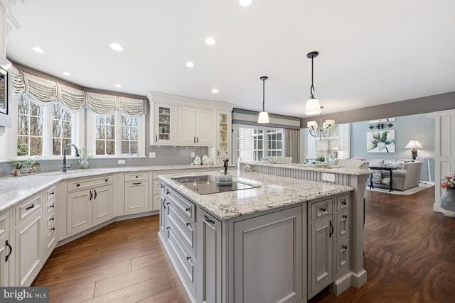 6 DOVER LN, Medford, NJ 08055