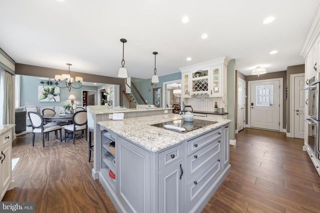 6 DOVER LN, Medford, NJ 08055