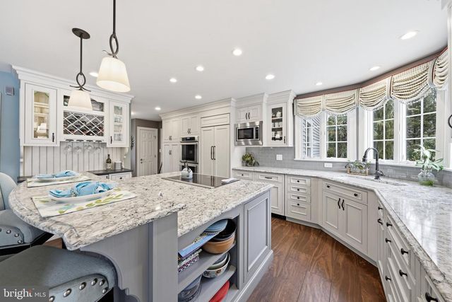 6 DOVER LN, Medford, NJ 08055