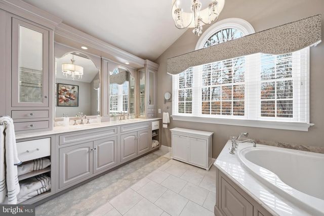 6 DOVER LN, Medford, NJ 08055