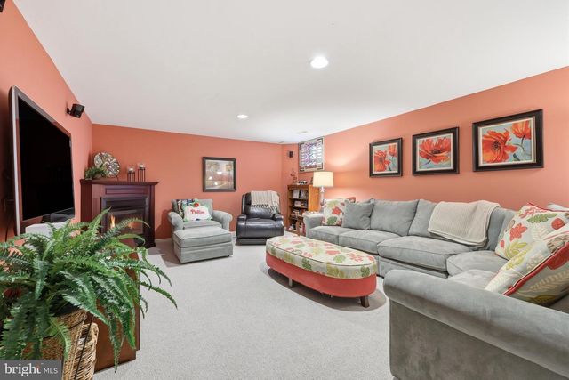 6 DOVER LN, Medford, NJ 08055