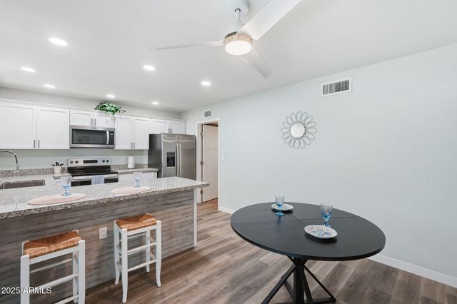 836 W LAGUNA AZUL Avenue, Mesa, AZ 85210