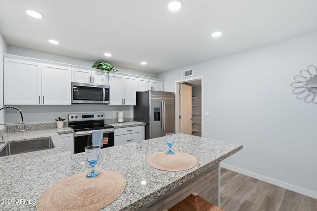 836 W LAGUNA AZUL Avenue, Mesa, AZ 85210