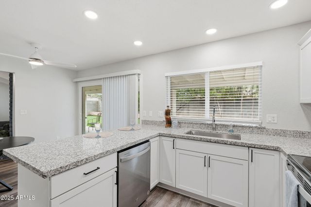 836 W LAGUNA AZUL Avenue, Mesa, AZ 85210