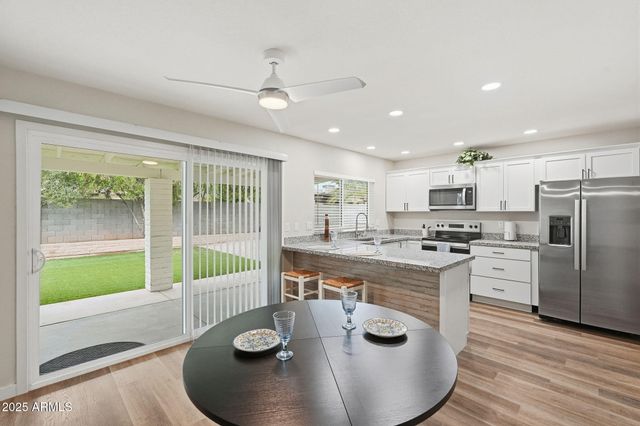 836 W LAGUNA AZUL Avenue, Mesa, AZ 85210