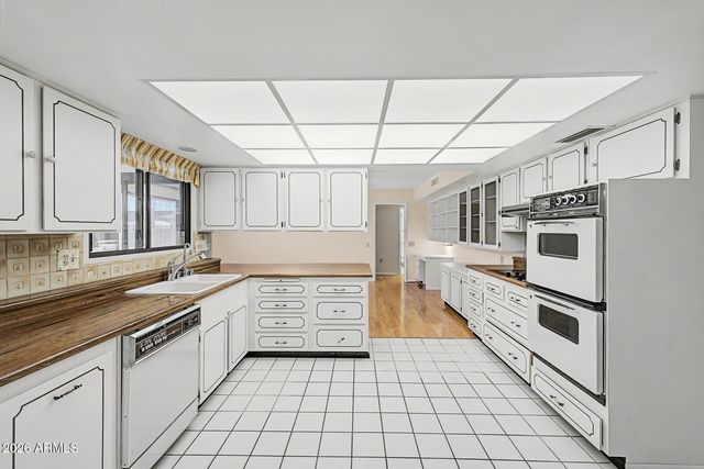 12622 W PAINTBRUSH Drive, Sun City West, AZ 85375