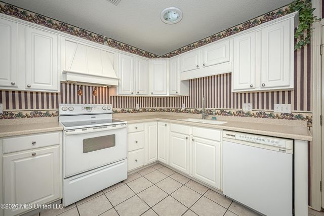2193 Bayou View Circle, Gautier, MS 39553
