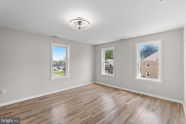 53 LINWOOD AVE, Williamstown, NJ 08094