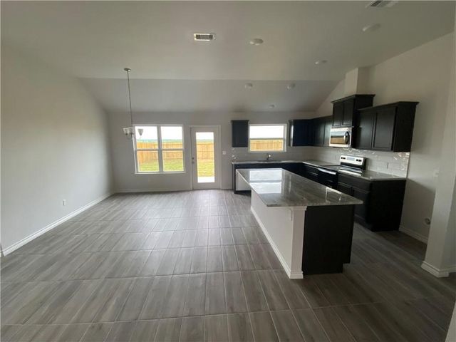 1290 Thames Chase Dr, Corpus Christi, TX 78415