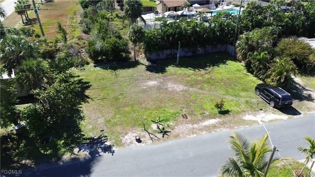 12135 Hibiscus DR, Fort Myers, FL 33908