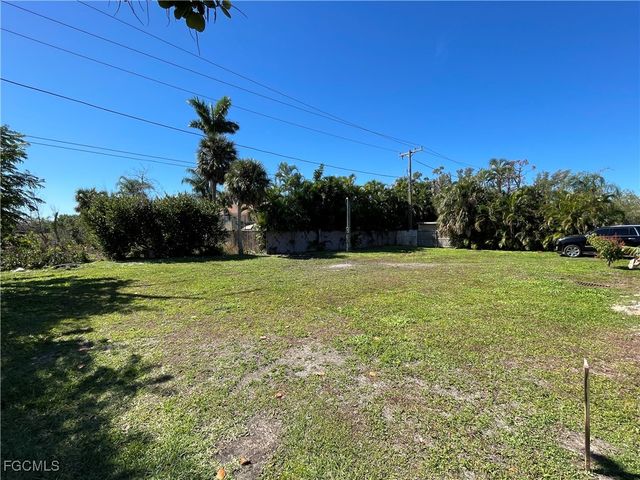 12135 Hibiscus DR, Fort Myers, FL 33908