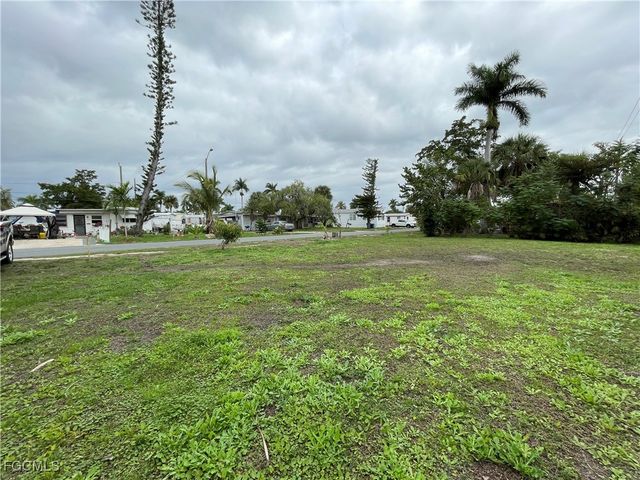 12135 Hibiscus DR, Fort Myers, FL 33908