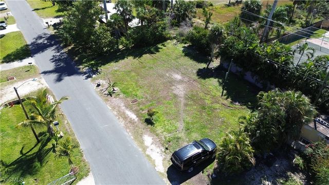 12135 Hibiscus DR, Fort Myers, FL 33908