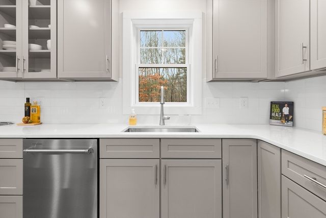 33 Downfall Rd, Newbury, MA 01922